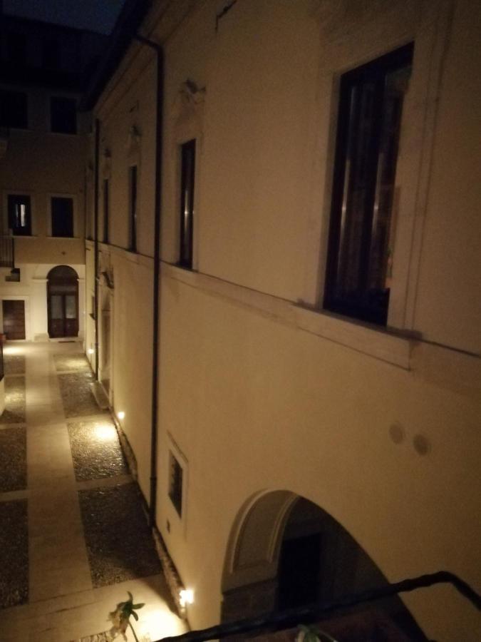 B&B Bone Novelle Dimora Storica Palazzo Zuzi LʼAquila Exterior foto