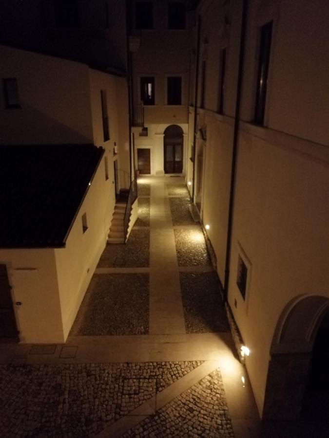 B&B Bone Novelle Dimora Storica Palazzo Zuzi LʼAquila Exterior foto