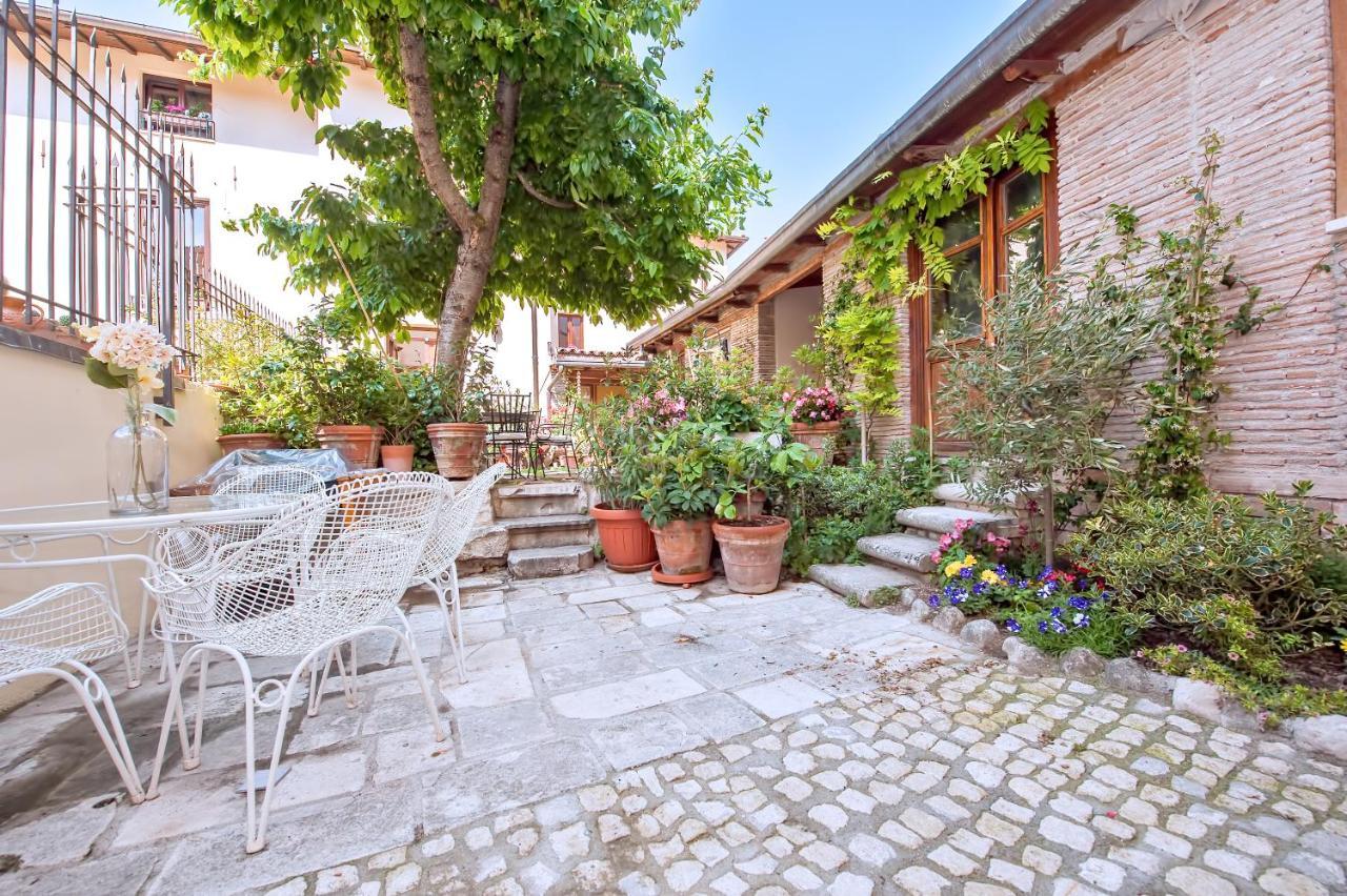 B&B Bone Novelle Dimora Storica Palazzo Zuzi LʼAquila Exterior foto