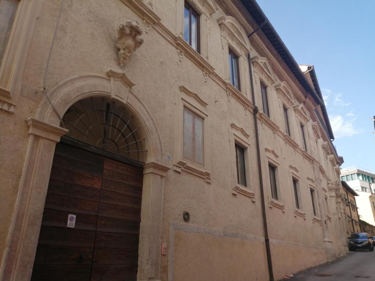 B&B Bone Novelle Dimora Storica Palazzo Zuzi LʼAquila Exterior foto