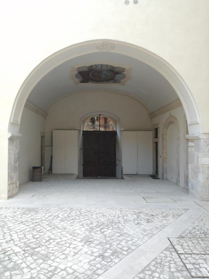 B&B Bone Novelle Dimora Storica Palazzo Zuzi LʼAquila Exterior foto