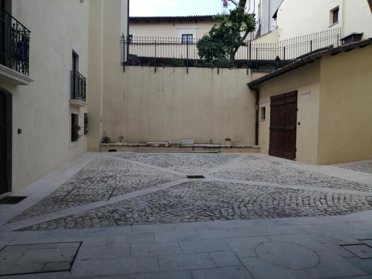 B&B Bone Novelle Dimora Storica Palazzo Zuzi LʼAquila Exterior foto