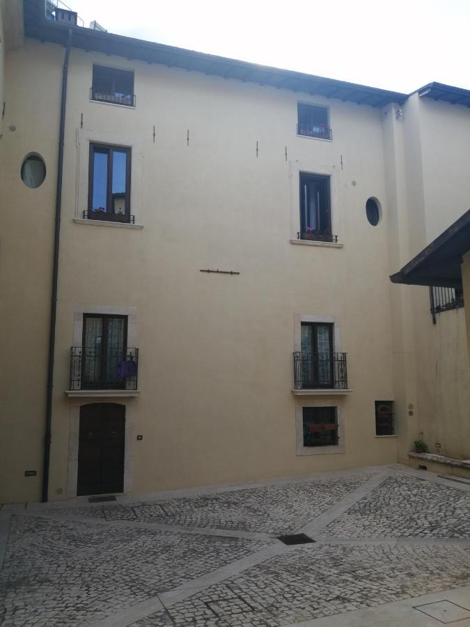 B&B Bone Novelle Dimora Storica Palazzo Zuzi LʼAquila Exterior foto